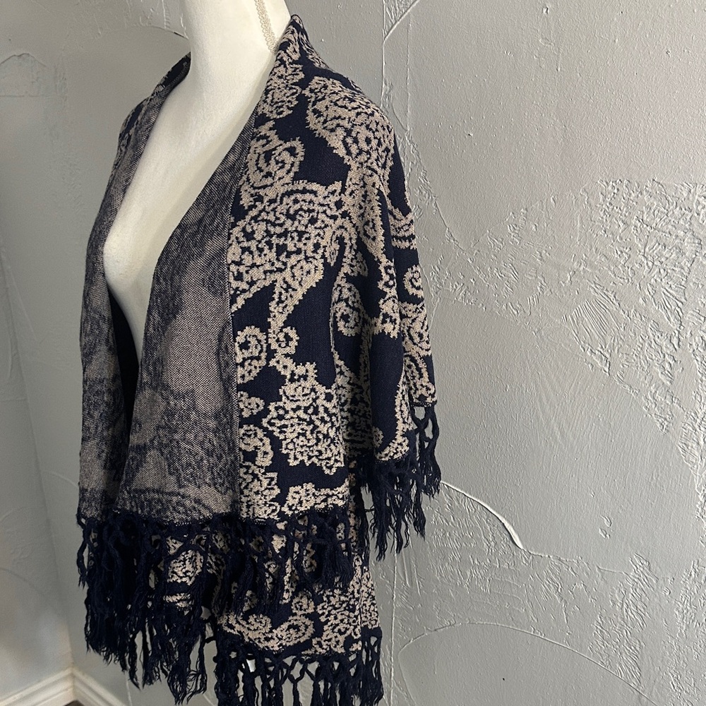 Coco + Carmen Elegant blue and Cream Patterned Cape - Picture 3 of 7